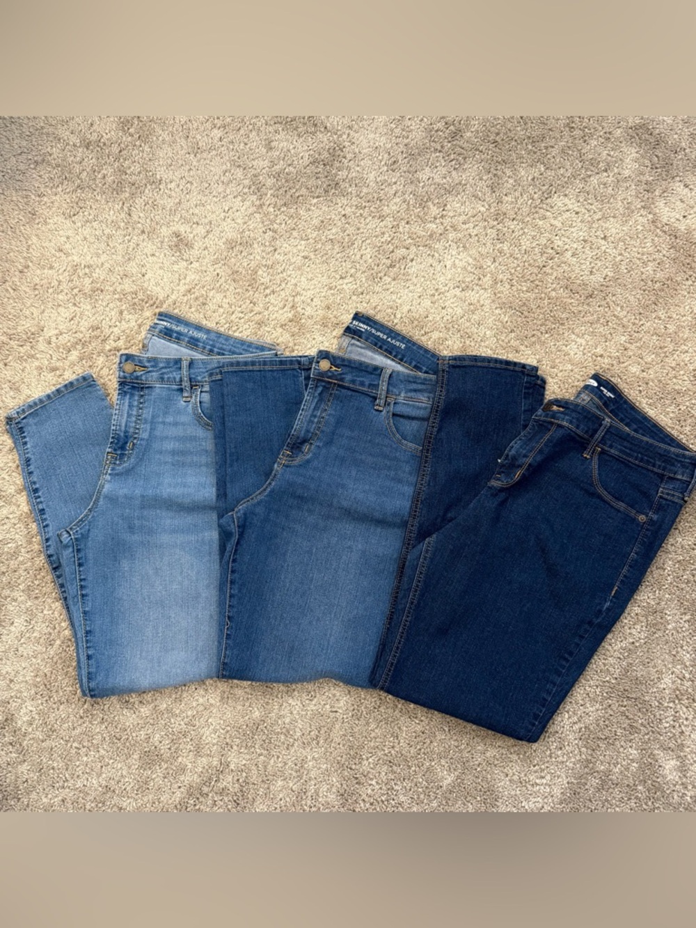 Old Navy • Skinny Jeans - Picture 5 of 9